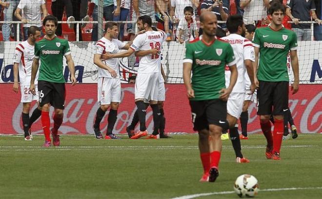 El Sevilla celebra el gol de Carlos Bacca.