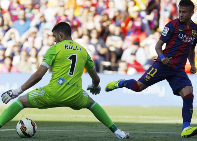 Neymar y Rulli, dos protagonistas del partido.