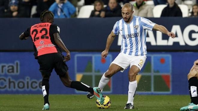 Amrabat frente a Thomas del Almería.