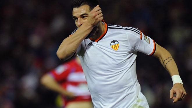 Negredo celebra un gol con el Valencia.