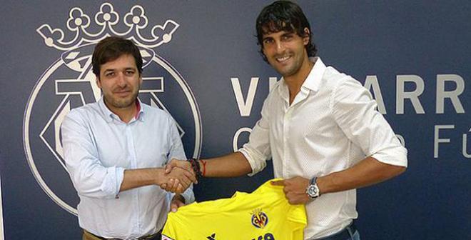 Barbosa posa con la camiseta del Villarreal.