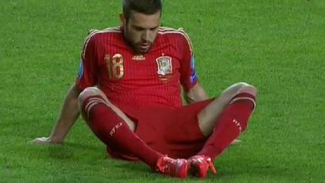 Jordi alba se lesiona con la selección.