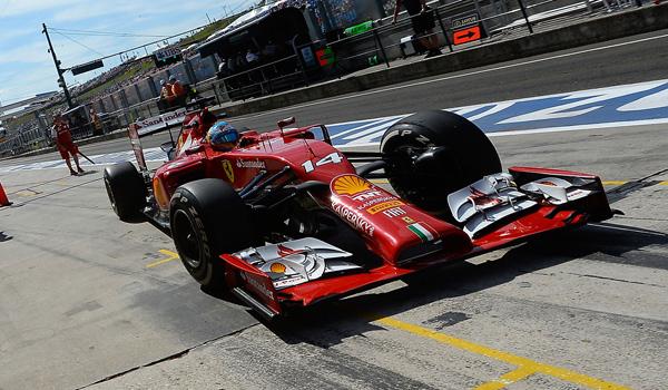 Alonso, en el pitlane de Hungaroring