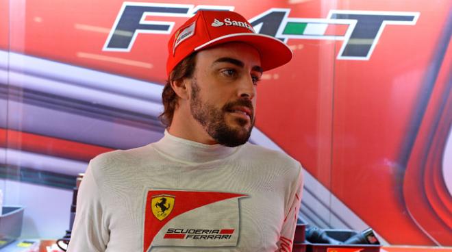 Alonso, en el box de Ferrari