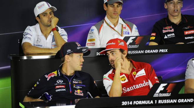 Alonso, junto a Vettel en la rueda de prensa