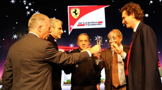 Arrivabene con la cúpula de Ferrari