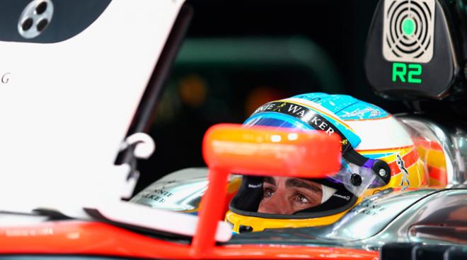 Alonso, en el cockpit de su McLaren Honda