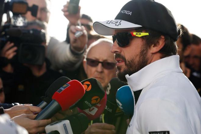 Alonso, atendiendo a la prensa en Jerez