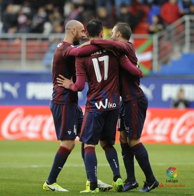 Los jugadores del Eibar celebrando un gol