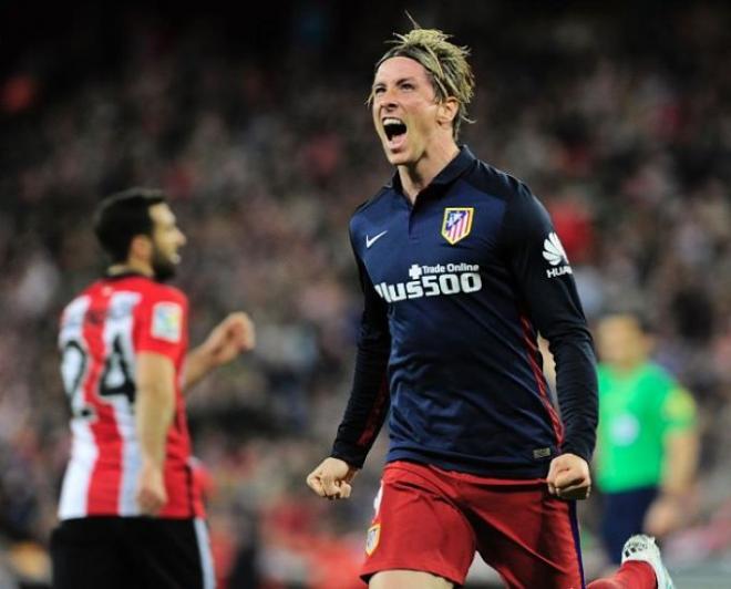 Fernando Torres celebra el gol conseguido en San Mamés.