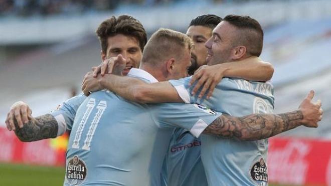 Los jugadores del Celta celebran el 1-0.