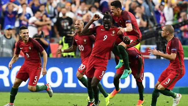Portugal celebra el gol de Eder.