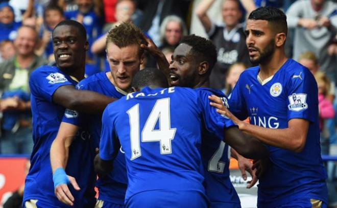 Los jugadores del Leicester celebran un gol de Vardy.