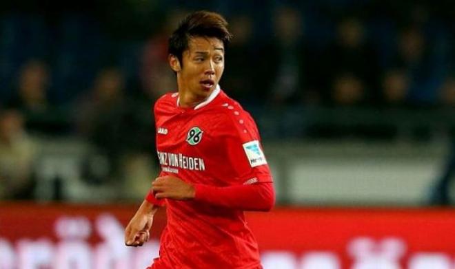 Kiyotake durante un partido con el Hannover 96.