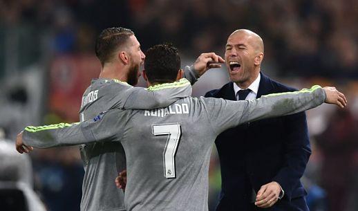 Cristiano, Ramos y Zidane se abrazan en el Olímpico de Roma.