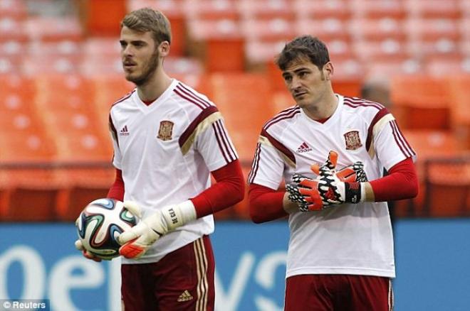 Casillas y De Gea, durante un entrenamiento con España.