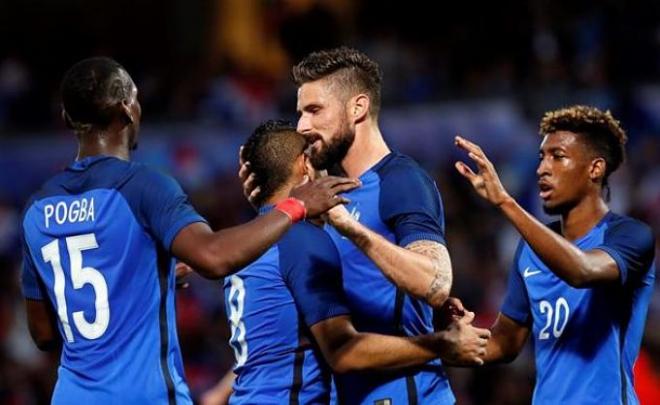 Los jugadores de Francia celebran un gol de Giroud.