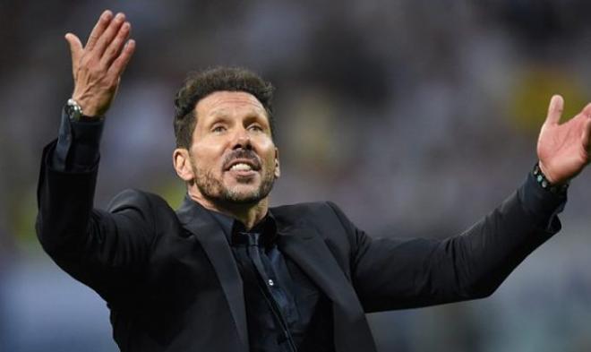 Simeone arenga a la afición atlética.