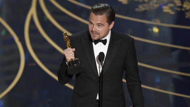 DiCaprio recogiendo el Oscar