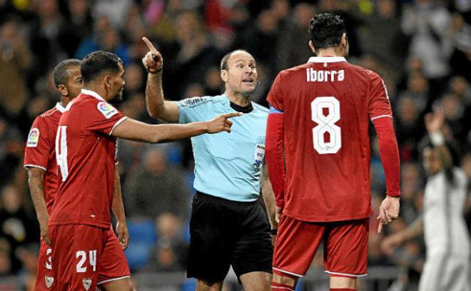 Mateu Lahoz desquició a los jugadores sevillistas.