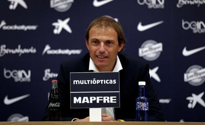 El director deportivo del Málaga, durante una rueda de prensa,