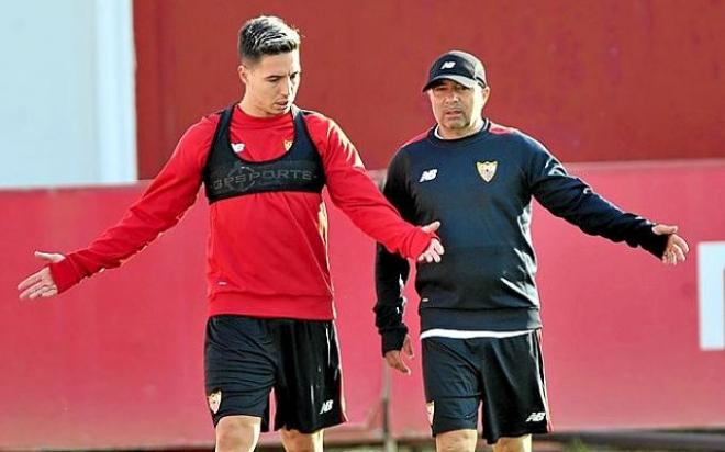 Sampaoli y Nasri conversan durante un entrenamiento.