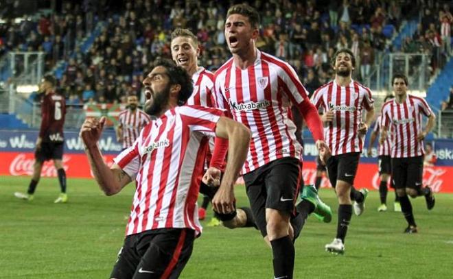 Raul García celebrando el gol de la victoria.