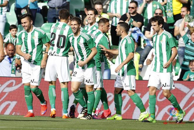 Celebración del primer gol bético frente al Eibar.