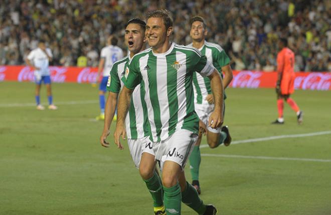 Joaquín celebra su gol ante el Málaga.