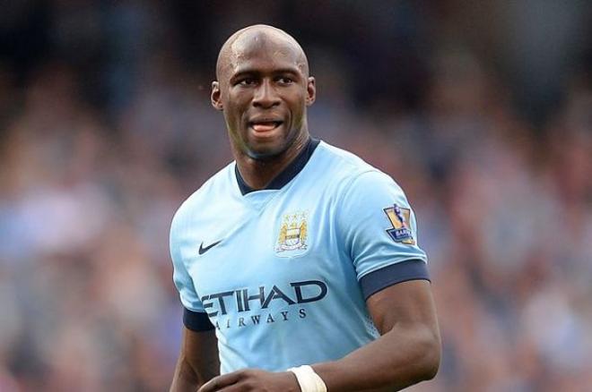 Eliaquim Mangala durante un partido de la Premier League