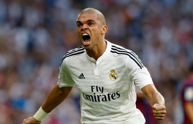 Pepe celebra un gol con el Real Madrid.