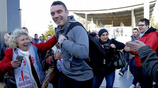 Los jugadores del Celta, arropados por su afición ante una cita histórica.