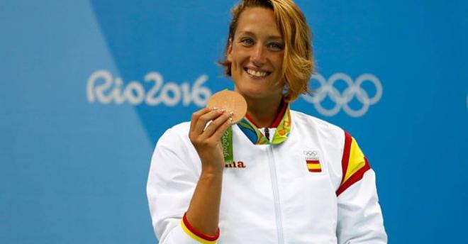 Mireia Belmonte celebra su medalla de bronce en los 400 estilos.