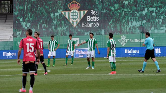 El conjunto verdiblanco encajó 3 goles en 13 minutos.