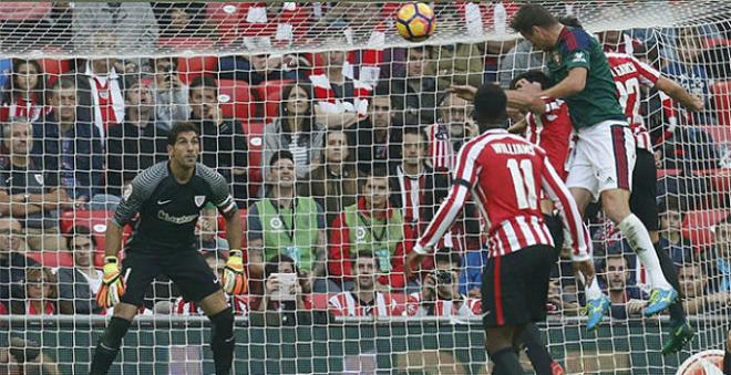 Oriol Riera adelantó momentáneamente a Osasuna.