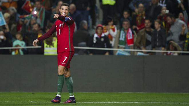 Cristiano recupera la sonrisa con Portugal.