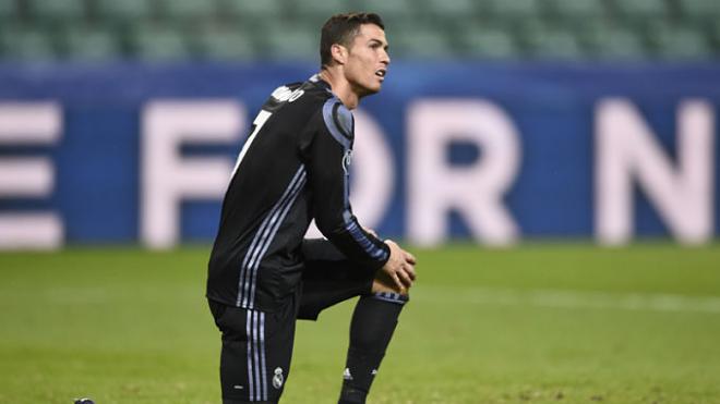 Cristiano Ronaldo se lamenta en el Legia-Real Madrid.