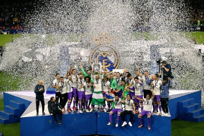 El Real Madrid levanta su segunda Champions consecutiva.