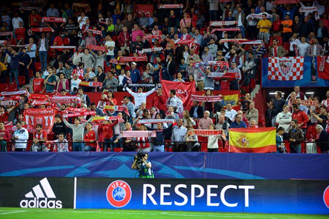 La afición del Sevilla, durante el partido ante el Dinamo de Zagreb.