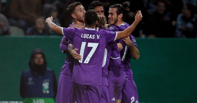 Los jugadores del Real Madrid, celebrando el 0-1.