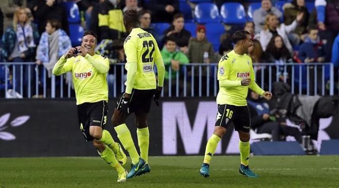 Piovaccari celebra uno de sus goles en La Rosaleda.