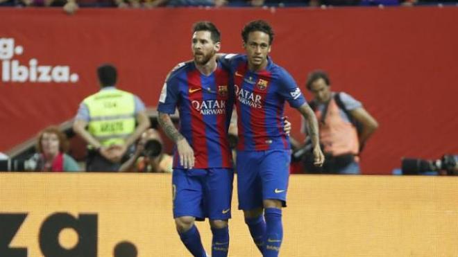 Messi y Neymar celebran uno de los goles del FC Barcelona.