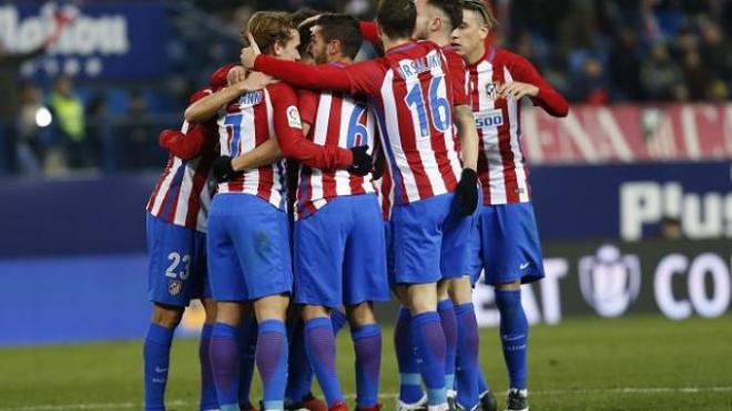 Los jugadores del Atlético de Madrid celebran el 1-0.