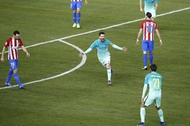 Messi celebra el 0-2 conseguido ante Moyá.