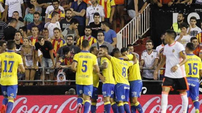 Los jugadores de Las Palmas celebran uno de los goles.