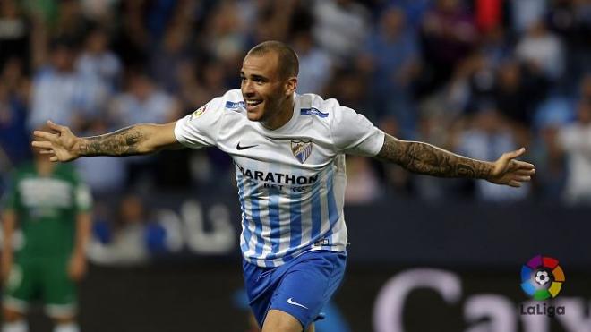 Sandro celebra uno de los goles malaguistas.