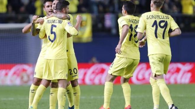 El Villarreal celebra el 2-0 de Soriano.