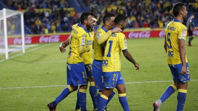 Los jugadores de Las Palmas celebran el 2-0.