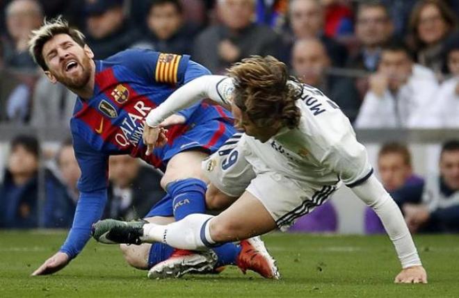 Messi y Modric, un duelo habitual durante el partido.