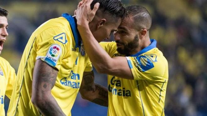 El Zhar y Boateng celebran el gol del marroquí.